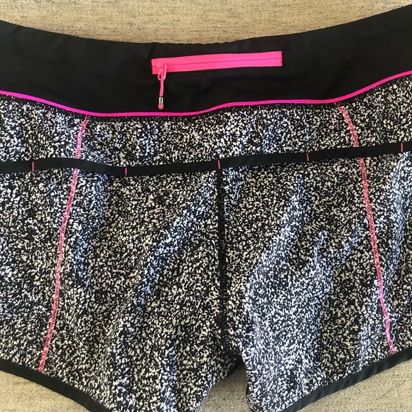 Lululemon Speed Short 4-way Stretch 2.5 size 10 - Picture 3 of 4